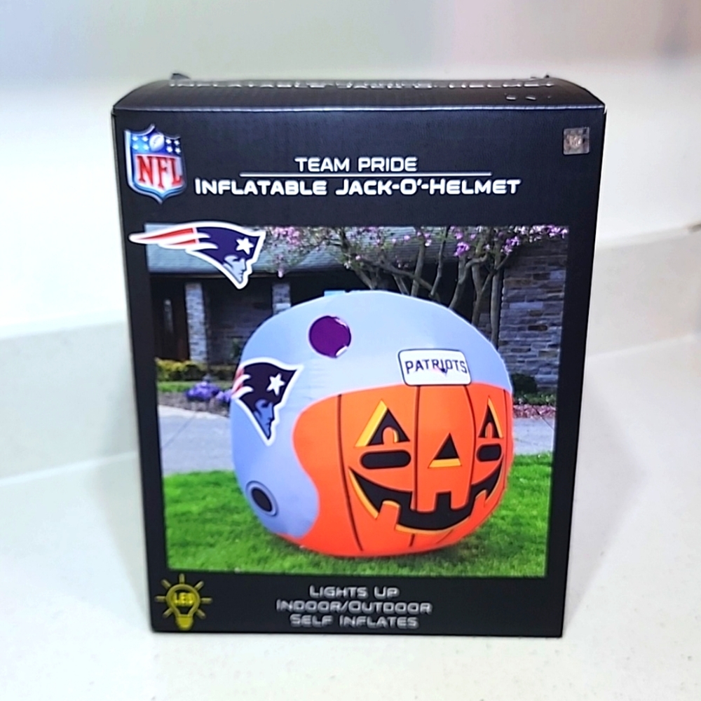 NFL Patriots Inflatable Jack O Helmet.New in Box. Lights up.Self inflates